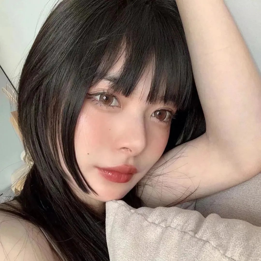 她行走于黑暗中 海报